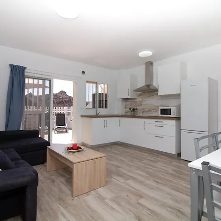 Two-bedroom Playa Del Cura With Views Appartement